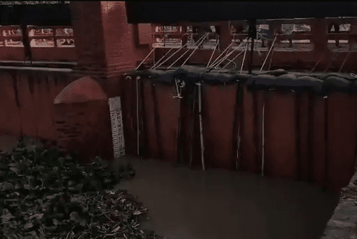 पर्वतपुर रेगुलेटर का फाटक खुला रह गया दर्जनों गांवों में सैकड़ों एकड़ धान की फसल बर्बाद